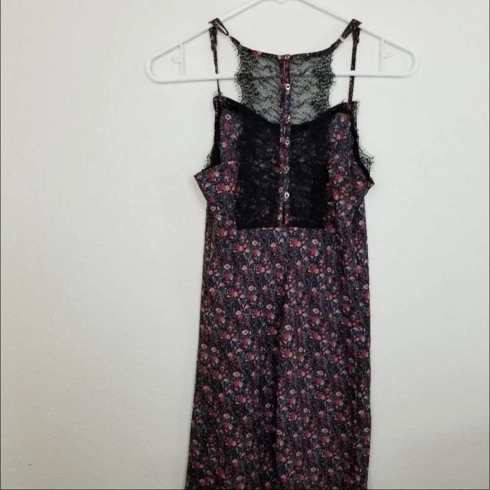 Hollister| floral print slip dress w lace detail - Picture 6 of 6